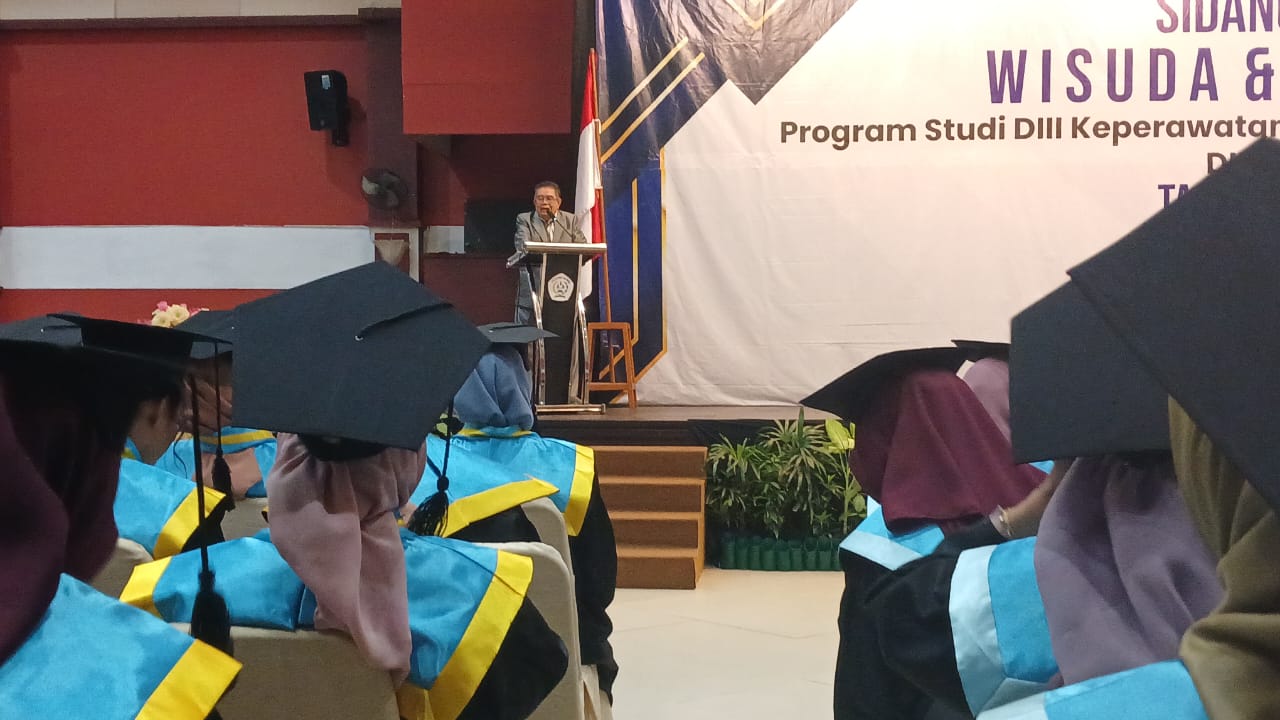 Ketua Yayasan Politeknik Kaltara memberikan sambutan